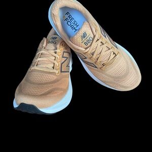 New Balance 880 Men’s size 10.5D  Running shoes *NEW* NWOT